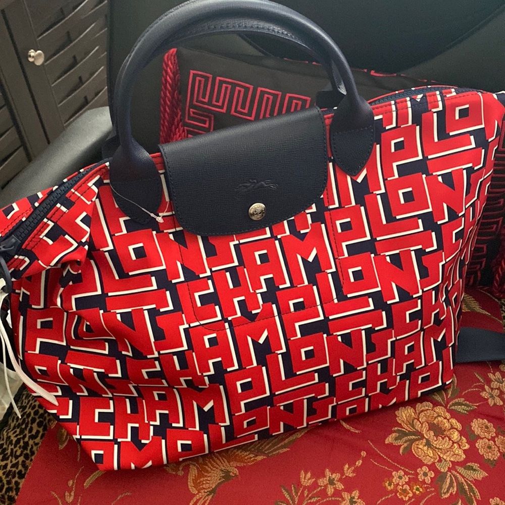 Red Le Pilage bold, happy logo bag by Longchamp ❤️